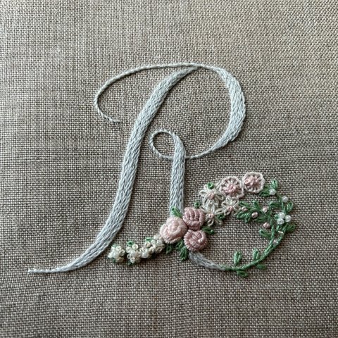 お花とアルファベットの刺繍キット　R
