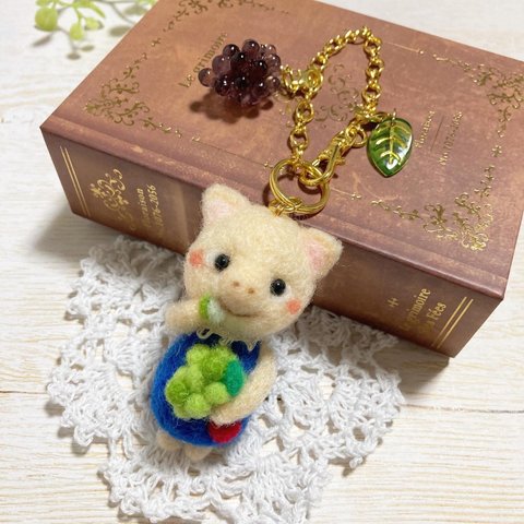  ♡こぶたちゃんのぶどう狩り♡羊毛フェルト バッグチャーム ブドウ大好き 秋の子ブタさん needle felted felting pig animal grapes autumn keychain