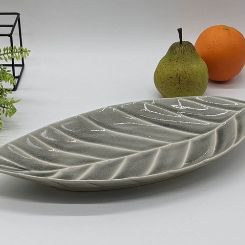 027-0501　長皿 魚焼物皿 楕円皿 サンマ 和陶器 和モダン /リーフプレート(L)グレー
