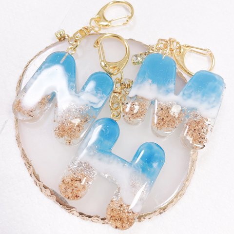 海イニシャルチャームキーホルダー/レジン/高品質/プレゼント