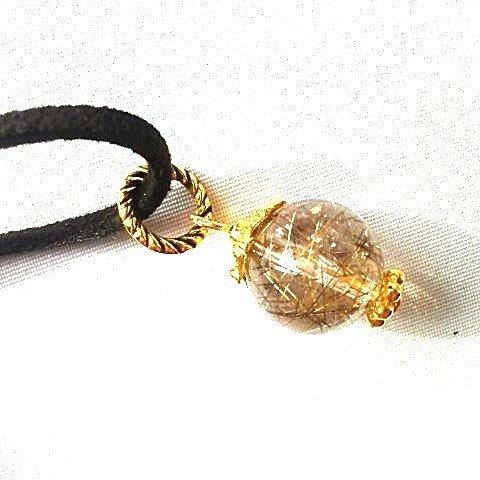 ✨究極の金針✨金運＆仕事運アップ✨金針ルチルクォーツ（12mm玉）の天然石ペンダント　　スウェード革紐・2色　　