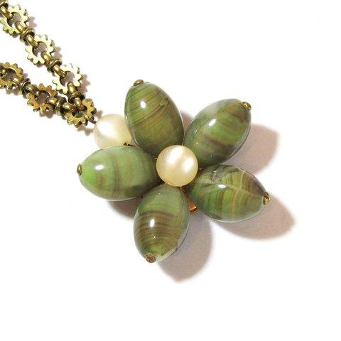 80s Vintage Parts Green Flower Design Necklace