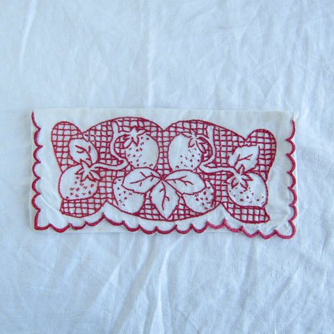 赤刺繍ナプキン小物ケースいちご柄フランスヴィンテージ