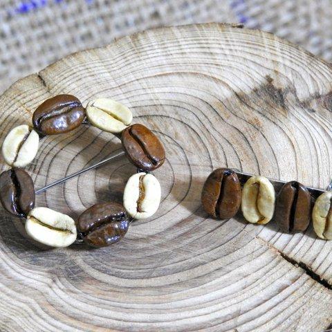 コーヒー豆の白黒ブローチ（横型）