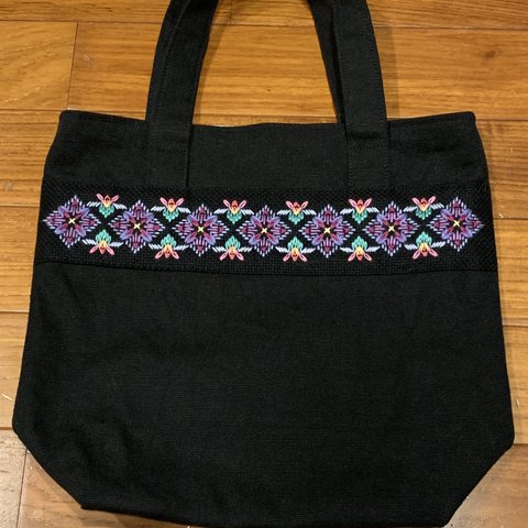 手刺繍入りバッグです♬