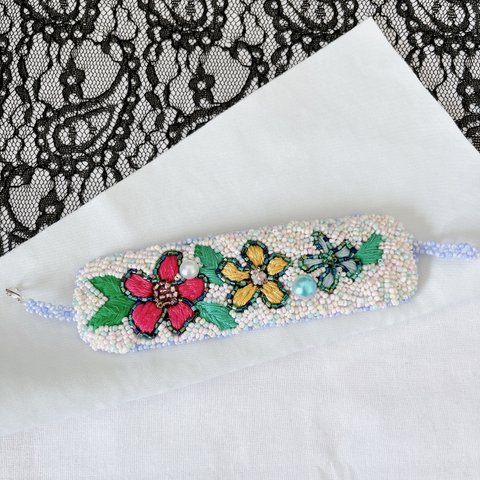 ビーズ刺繍ブレスレット