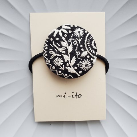 刺繍ヘアゴム or ブローチ🌷　no.1476　 くるみボタン　💛送料無料💛　