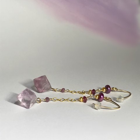 八面体蛍石＊fluorite×garnet×pink sapphire／long pierce／14kgf