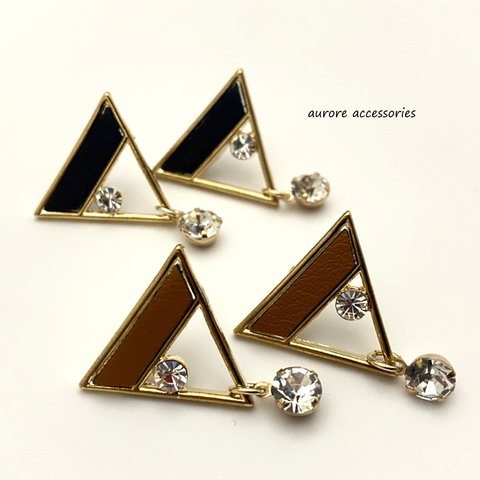 triangle pierced earrings　スタッドピアス　トライアングル　三角　揺れる　上品　エレガント　個性的　選べるカラー　ブラック　ブラウン　