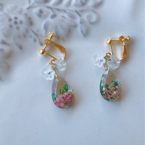 ライスフラワーとお花の雫イヤリング／ピアス