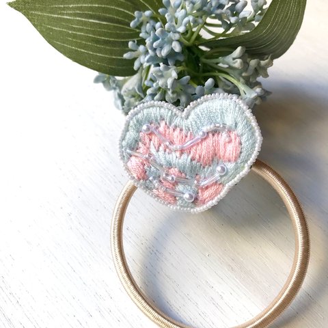 刺繍　ハートヘアゴム