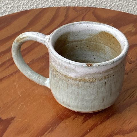 小さなコーヒーカップ　　掛け分け自然灰釉　松葉