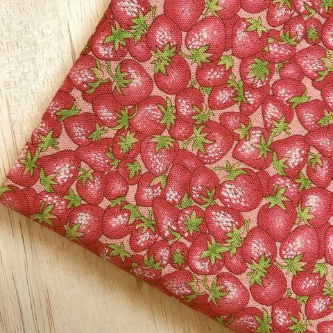 【綿麻キャンバス50×50】strawberry・ピンク地