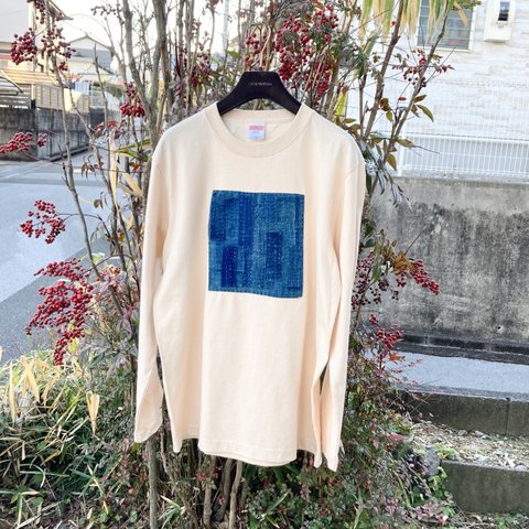 2326 size M 襤褸　tシャツ 古布　リメイク　藍染　藍染め　パッチワーク　刺し子　刺子　らんる　古裂　再構築