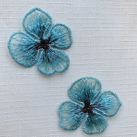 お花のの刺繍 ブルー