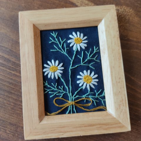 【送料無料】🌼逆境に強いカモミールの刺繍フレーム🌼