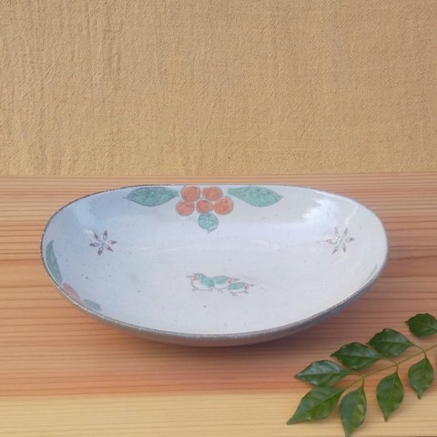 灰釉鳥花絵カレー皿(メジロ)