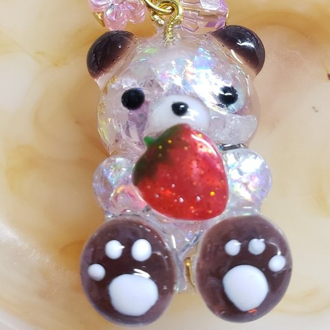【オルゴナイトストラップ】イチゴを抱いたクマ