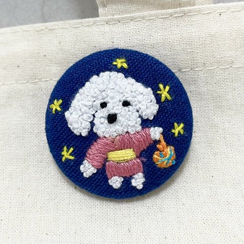 【送料無料】刺繍　くるみボタン　ブローチ　トイプードル　夏祭り