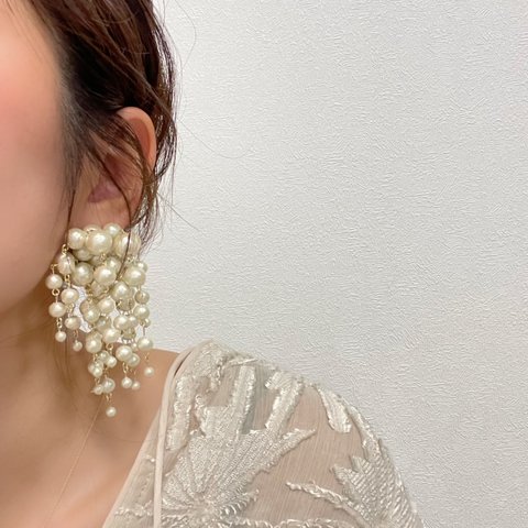 パールシャワーボリュームピアス/イヤリング　（結婚式ピアス　パールピアス　ボリュームピアス　ブライダルピアス　オケージョンピアス　ブライダルアクセサリーコットンパールピアス　花嫁　プレ花嫁