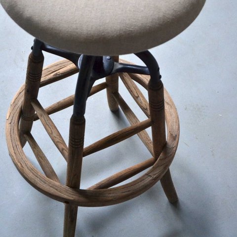 Swivel high stool