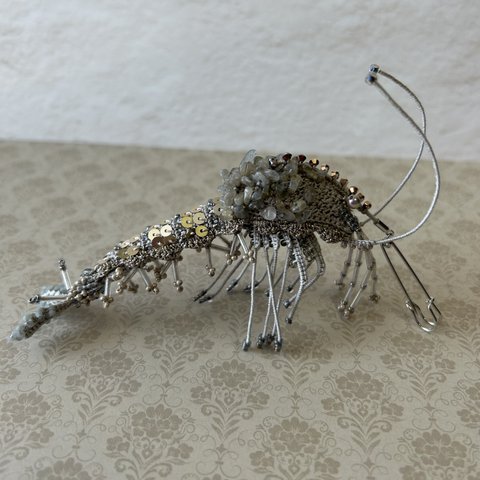 小海老　brooch 曹灰長石