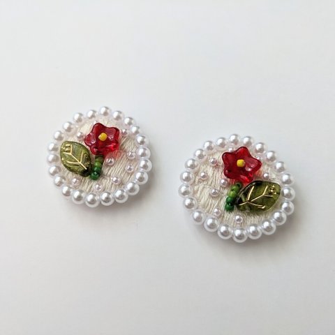 お花とパールの刺繍ピアス/イヤリング