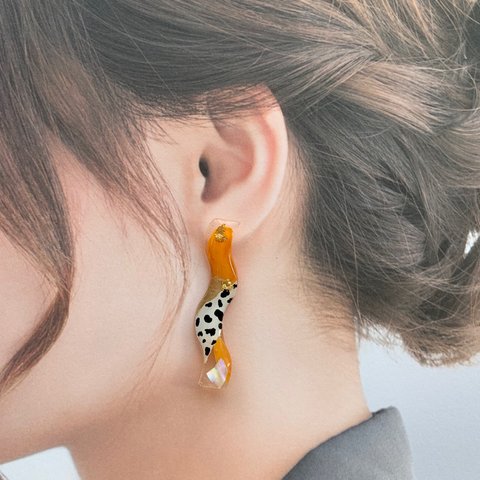 うねうねダルメシアン✴︎オレンジ✴︎ピアス、イヤリング、樹脂ピアス