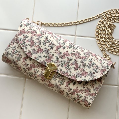 【cloth wallet shoulder】LIBERTY Moon moth 軽やかショルダーバッグ　リバティムーン・モス　長財布ショルダー　スマホショルダースマホポシェット　ミニショルダーバッグ