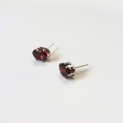 天然石　モザンビークガーネットのオーバルカットピアス　8×6mm