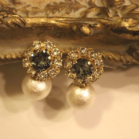 SWAROVSKIビジューピアス