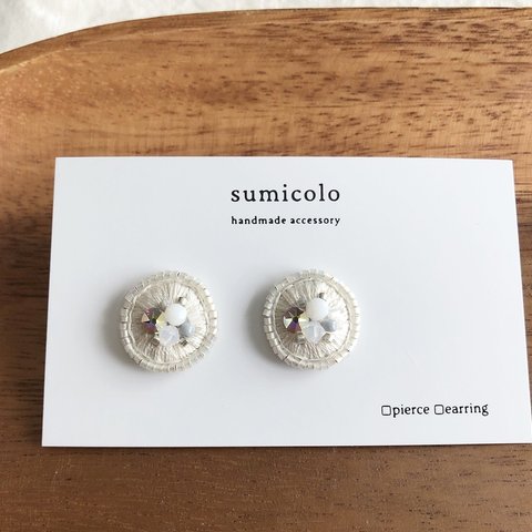 コロコロ⚪︎⚪︎シンプルな白い耳飾り【刺繍のピアス】