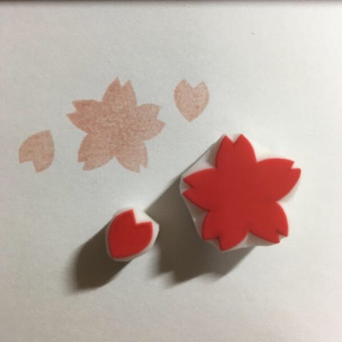 桜と花びら