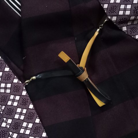 本革一重結び羽織紐　飴+黒染色レザー　着物や浴衣の羽織のワンポイントに！