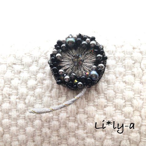 ブローチ＊お花②(黒)オートクチュール刺繍