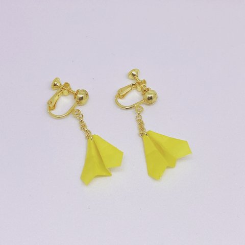 折り紙アクセサリー origami イヤリング 小さい 飛行機 黄色 yellow 折り紙 アクセサリー accessory レジン プレゼント