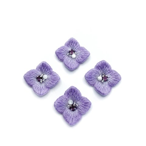 紫陽花 刺繍ピアス（ラベンダーパープル）