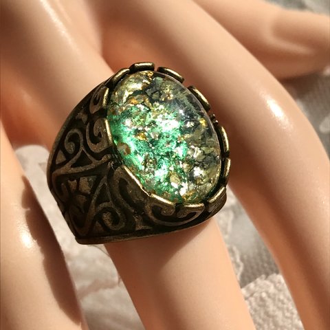 JapanヴィンテージglassーGreenー 唐草ring（８～２３号）