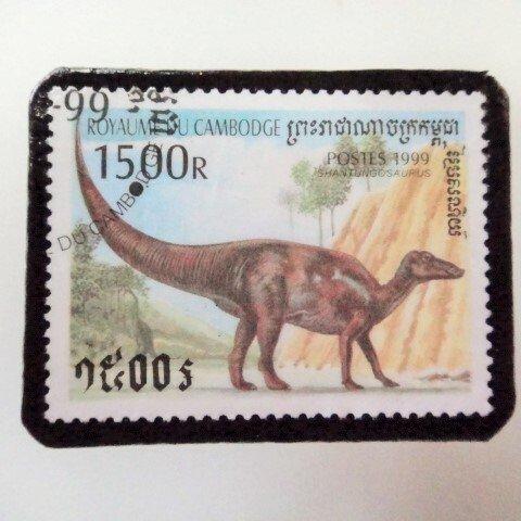 アップサイクル　カンボジア　恐竜切手ブローチ 3679