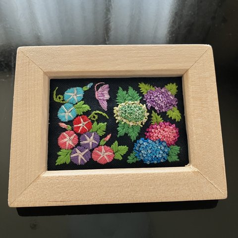 刺繍フレーム　朝顔と紫陽花　壁飾り　壁掛け　インテリア　雑貨