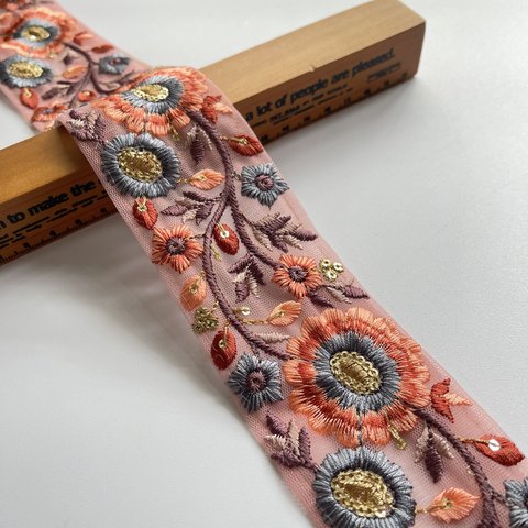 約5.7cm幅/インド刺繍/刺繍リボン/カラーチュール/花刺繍　(N-MM)