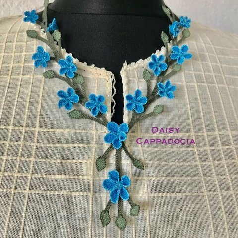 立体刺繍のネックレス　プルメリアのお花　ブルー