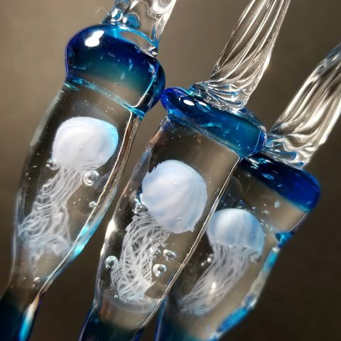 【新色・再販4】a_beeの気まぐれ水中くらげガラスペン・青色（化粧箱付き）