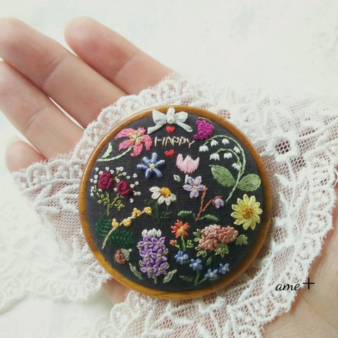 Touch   刺繍ブローチ(木枠)5.5☆☆