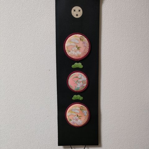 松　桜　藤　蘭　タペストリー　三割桔梗紋  