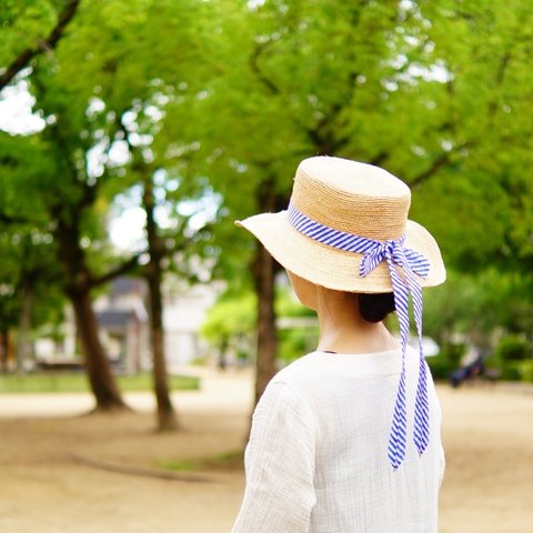 麦わら帽子にリボンを