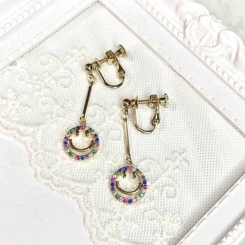 〔 La libertà 〕カラフルスマイルのイヤリングまたはピアス