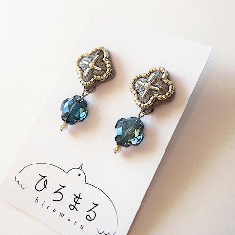 ＼手刺繍で紡ぐ／お花のピアス