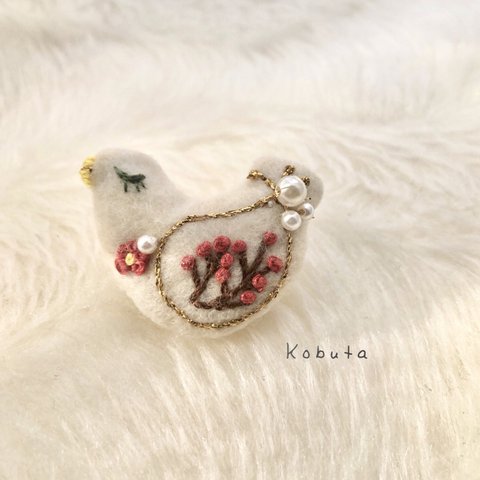 新春の鳥さん🌸ビーズ刺繍ブローチ　