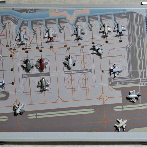 A2ホワイトボードに羽田空港国際線ターミナルを描いてみた